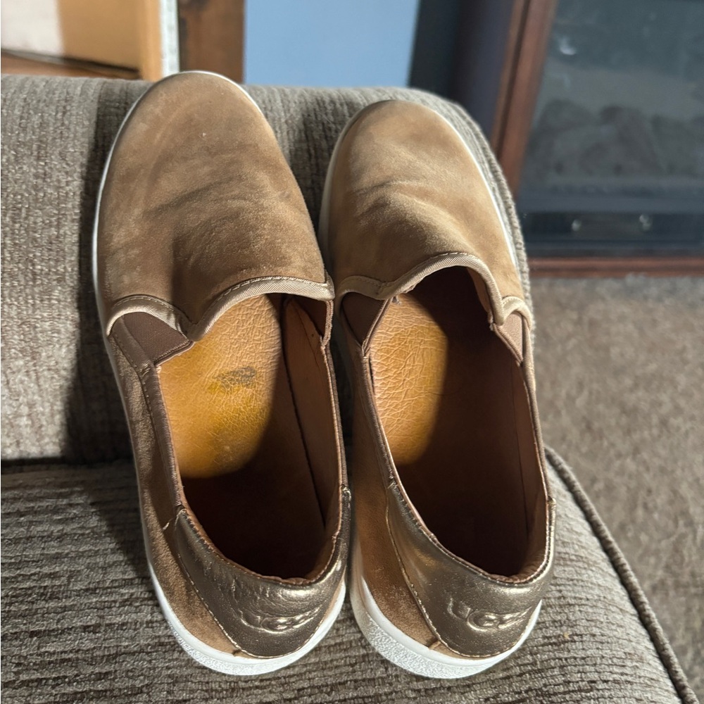 UGG Tan Casual Slip-Ons US 8, EU  39